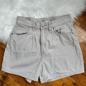 Grey shorts